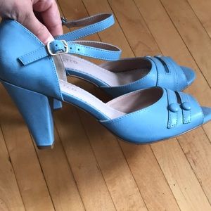 Modcloth Restricted Blue Heels size 8.5 NWOT